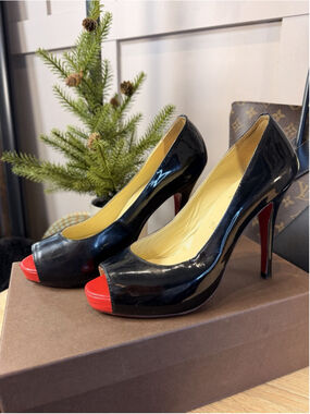 Christian Louboutin Black Patent Leather Pumps Peep Toe Slingback EU 39/ US 8